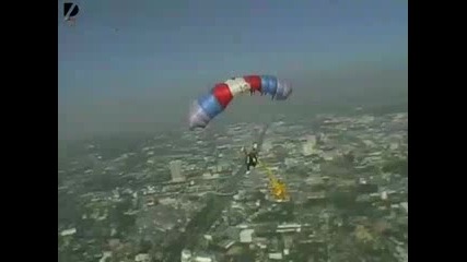 Световен рекорд на Гинес : 500 скока едновременно с парашут 
