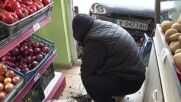 Автомобил се вряза в зеленчуков магазин в Бургас