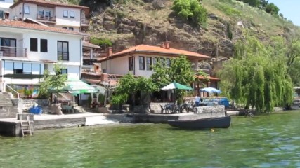 На лодка в Охридското езеро