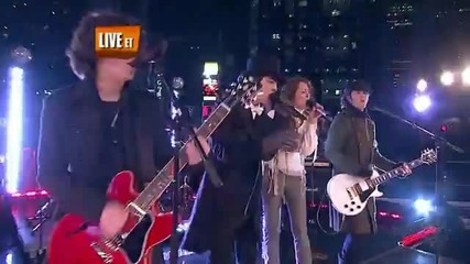 Miley Cyrus and Jonas Brothers - We Got The Party