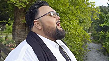 Jacques Houdek - Sretni ljudi ne pišu pjesme (official Video).mp4