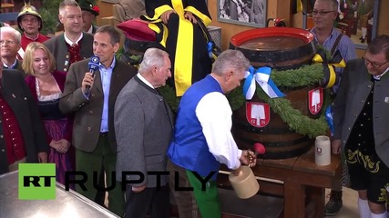 Germany: Munich mayor opens first keg of Oktoberfest 2015