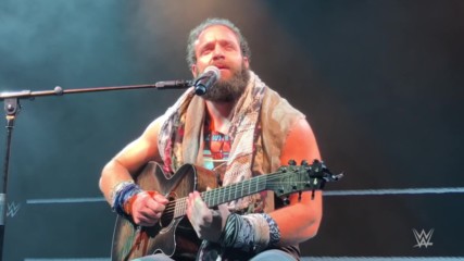 Elias name drops Bono, dumps on Dublin