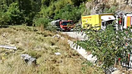 Затвориха Прохода на републиката заради катастрофа между 3 тира