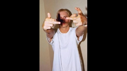 { New 2011 } Yelawolf & Eminem - Throw it up !