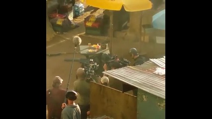 Звездите Крис Еванс и Франк Грило по време на снимките на Капитан Америка: Гражданска Война (2016)
