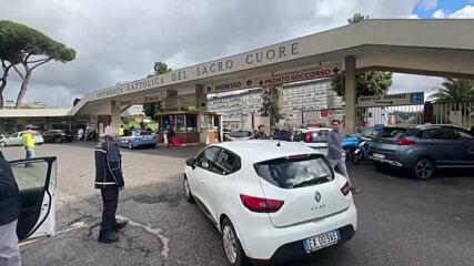 Папа Франциск е бил приет в болница