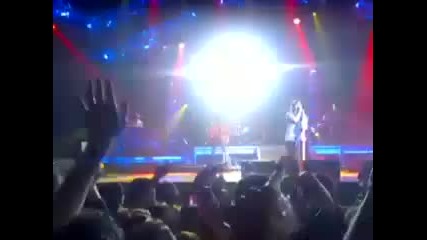 Kelly Clarkson Never Again Live Wembley February 2010 