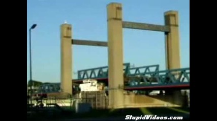 Тез малко рано пуснаха моста 