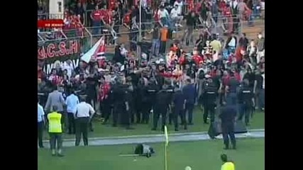 Нахлуване на стадиона в Ловеч ! ! ! Hooligans ! ! !
