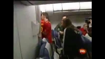 Давид Вия , Пепе Рейна И Серхио Рамос Купонясват Яко в самолета! 