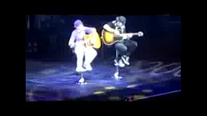 Justin Bieber crying on stage Melbourne 2511