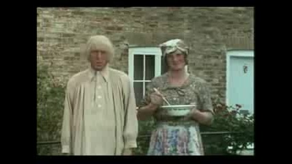 Monty Python - Village Idiots[bg]