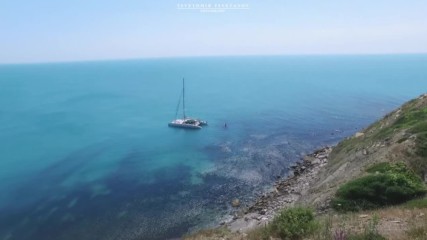 Тюркоазено синьо Черно море