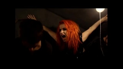 + Превод! Paramore - Ignorance [ Official Music Video ]