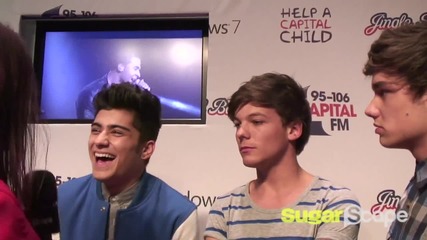 One Direction - Измерват косата на Зейн за Sugarscape на Jingle Bell Ball