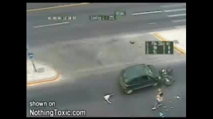 Удивителна Катастрофа ! ! ! Жена с кола блъска мъж с мотор 