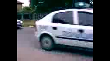 Полицай екскортират циганска банда 