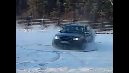Audi Rs6 полудява по снега 