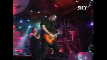 Papa Roach - She Loves Me Not Live