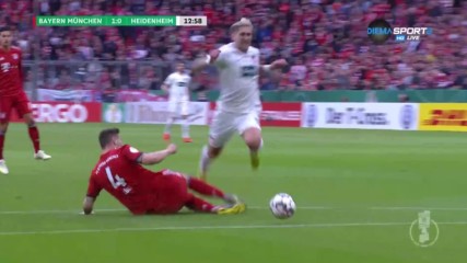 Става интересно: VAR остави Байерн с 10 на терена