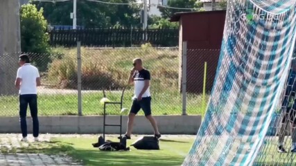 Наско Сираков наблюдава заниманието на Левски преди ПАОК