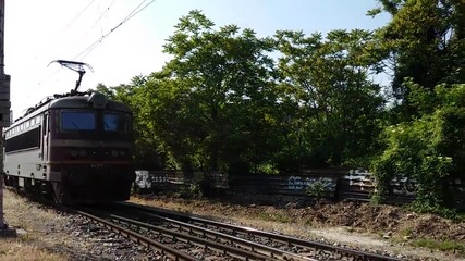 44 174.1 маневрира след Бв5610 на гара София.