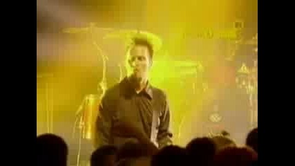Papa Roach - Lovehatetragedy ( Live Mean Fiddler,  London 2002 )