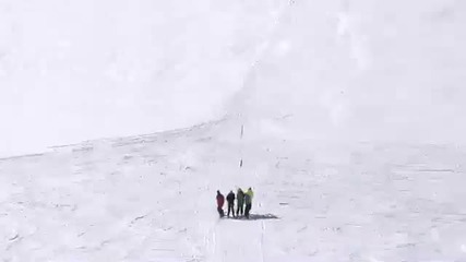 Много добро и лудо каране на snowboard.