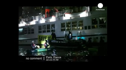 Активисти на Greenpeace блокират кораб срещу незаконния улов на риба Тон 