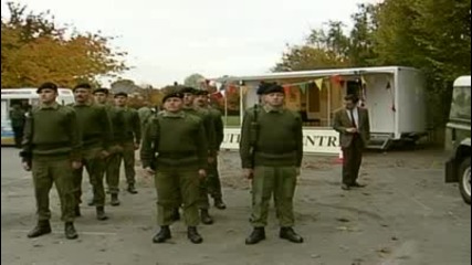 Mr Bean - закачка с военни