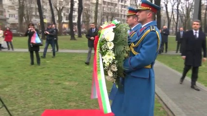 Плевнелиев положи венец пред паметник на Раковски и Левски в Белград