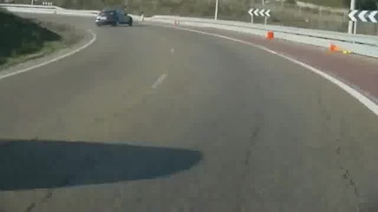 Кола излиза от пътя високо качество на запис 