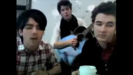 Jonas Brothers - Live Chat 2212009 - Singing Lovebug And Im Yours Cover With Download
