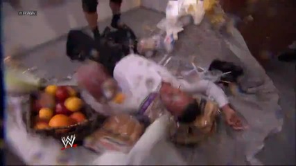 Ryback плаши човек и чупи маса с него Първична сила 29.7.2013