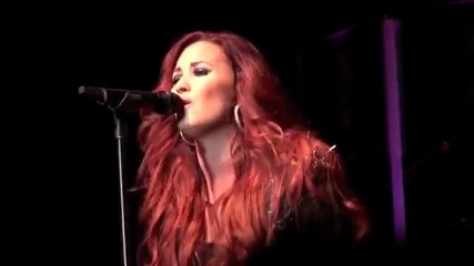 Demi Lovato - Give Your Heart A Break (на Живо)
