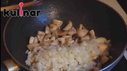 Рецепта за Ориз със спанак и гъби, гарниран с маслинки 