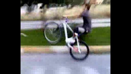 Каране на колело на една гума 