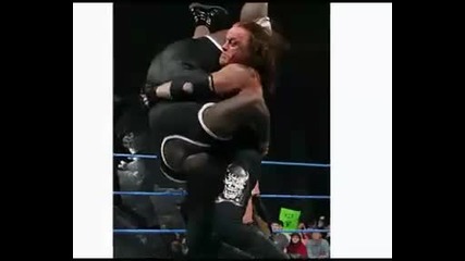 Kane and Undertaker chokeslam tribute 