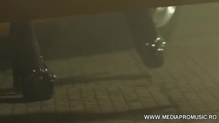 Meena K - Everybody on the Floor