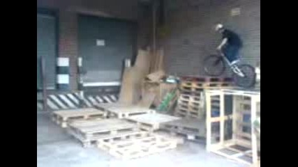 Минаване На Препятсвие С Колело