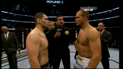 Ufc, Mma двубой- Кейн Веласкес срещу Жуниор дош Сантош, първи мач, 2011