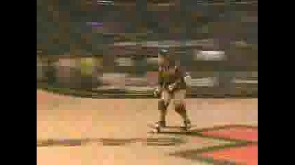 Скейтър Пада От 45 Фута