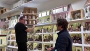 ВЪЛШЕБСТВО: Магазин за миниатюрни къщи за кукли грейна с коледна украса (ВИДЕО)