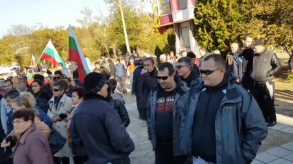 Петър Низамов срещу мигрантите в Бояново получава поздрави от непознати граждани