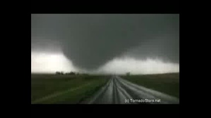 Зверско Торнадо Около Канзас
