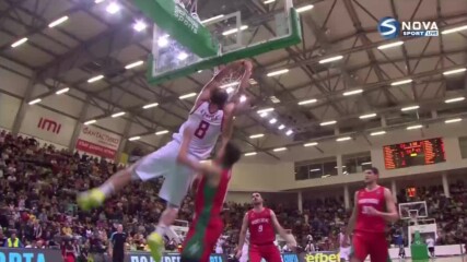 Чавдар Костов вдигна залата в Ботевград със шеметна забивка