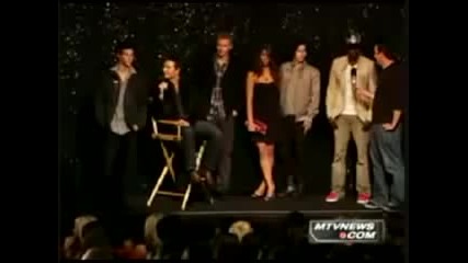 Ashley Green & Jackson Rathbone Kiss in interview