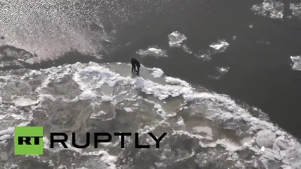Russia: Two children saved from ice floe in Khabarovsk