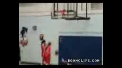 смях с баскетболистки 